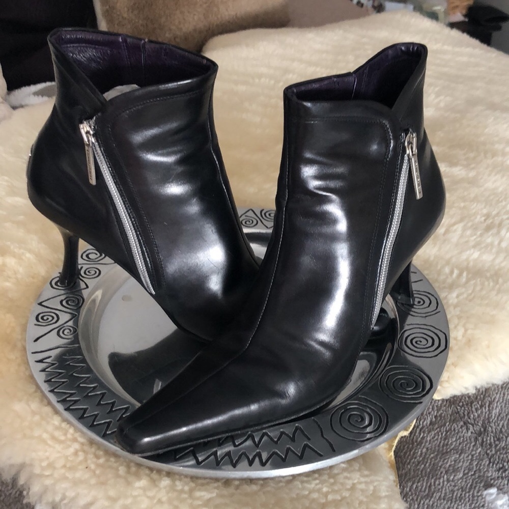 Donald J Pliner Italian black leather booties